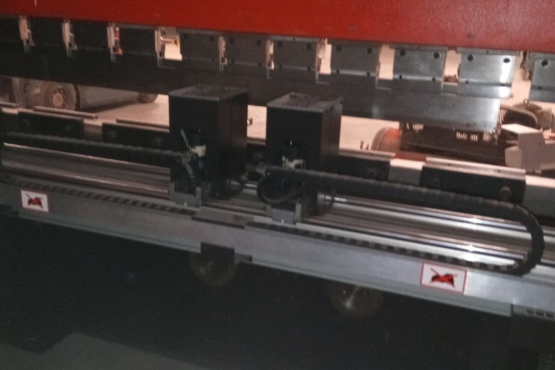 pressa-piegatrice-amada-3000x125-usata-2