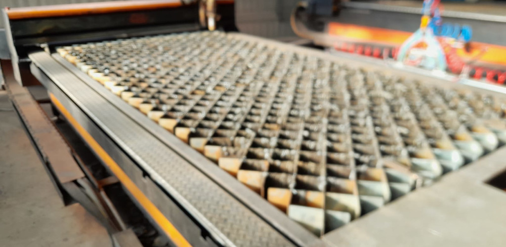 Taglio al plasma CR Electronic 3000 x 1500 usata